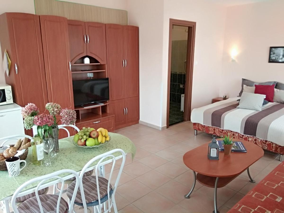 Yellow Apartmanhaz Buk Bagian luar foto