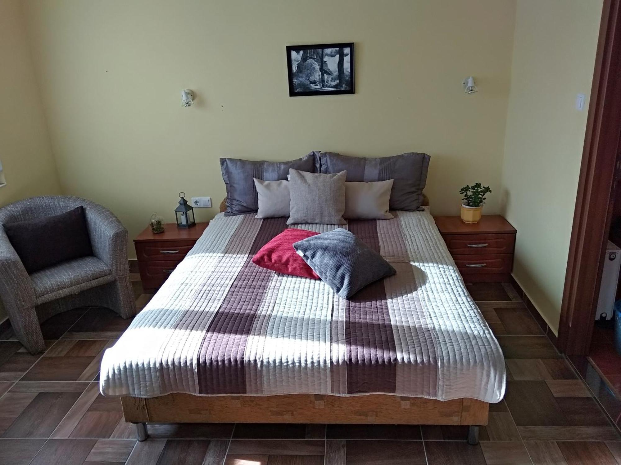 Yellow Apartmanhaz Buk Bagian luar foto