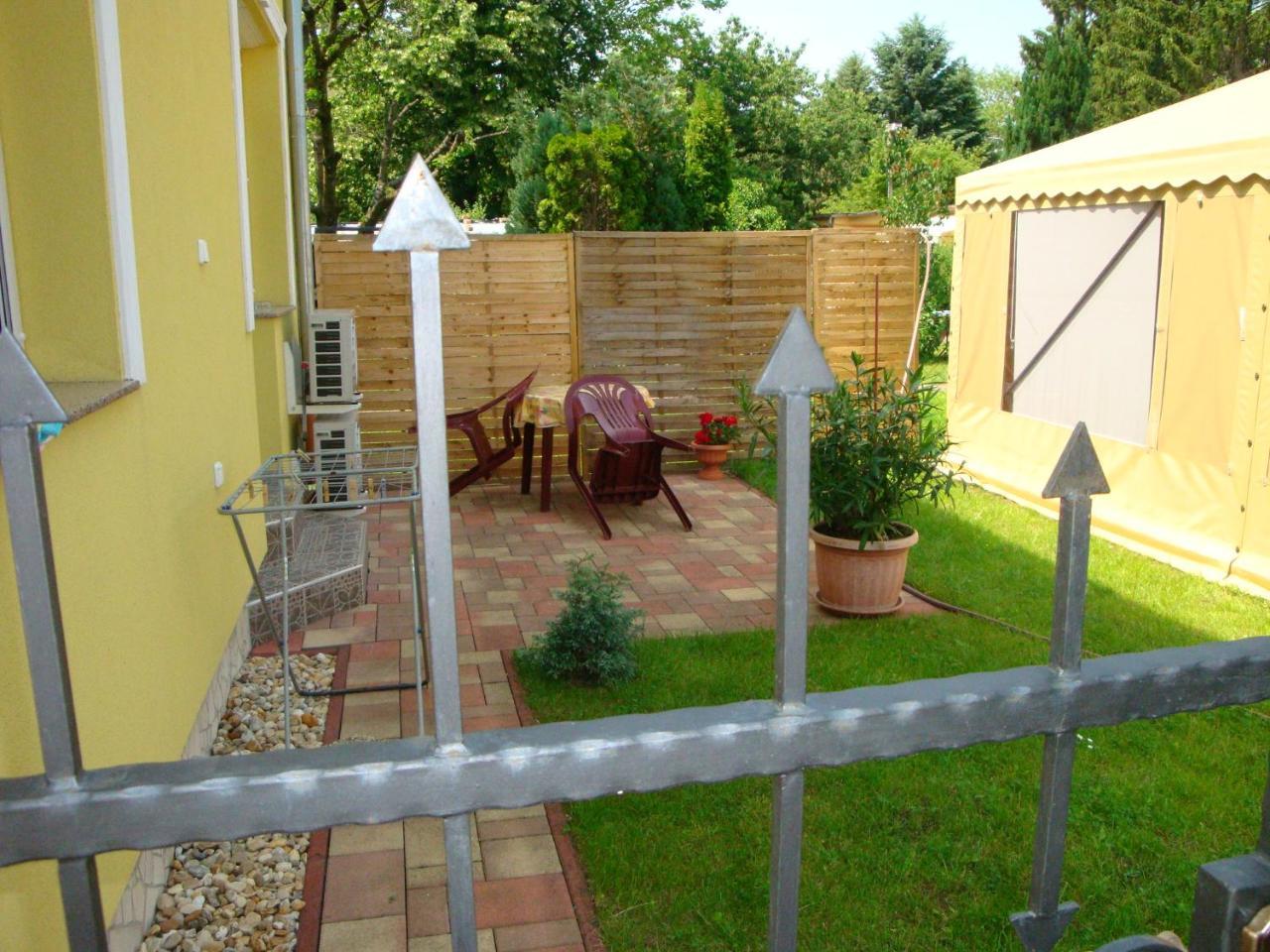 Yellow Apartmanhaz Buk Bagian luar foto