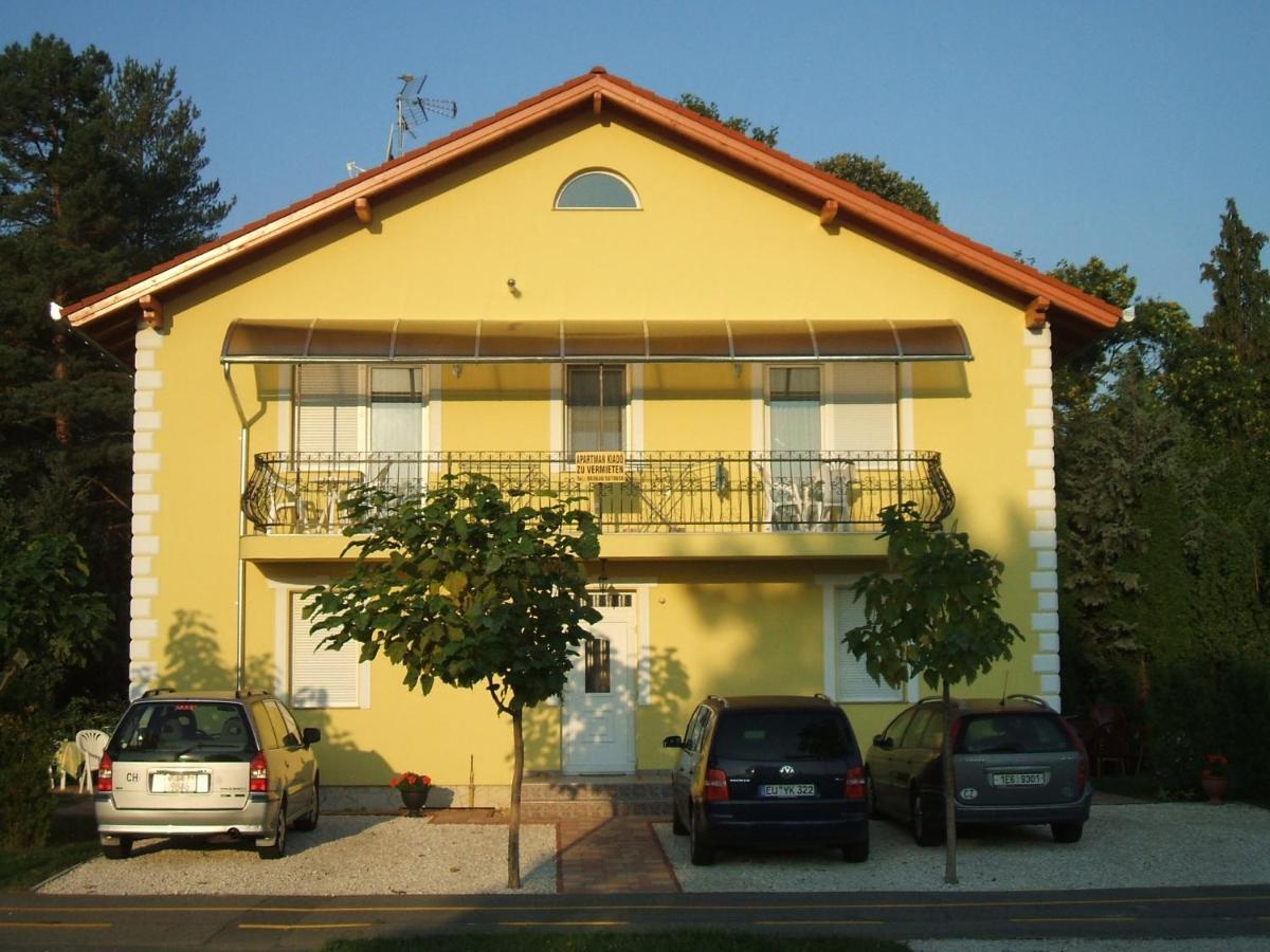 Yellow Apartmanhaz Buk Bagian luar foto