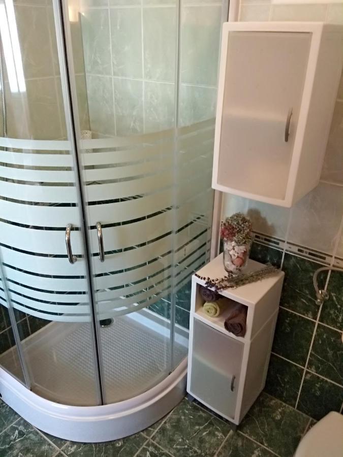 Yellow Apartmanhaz Buk Bagian luar foto