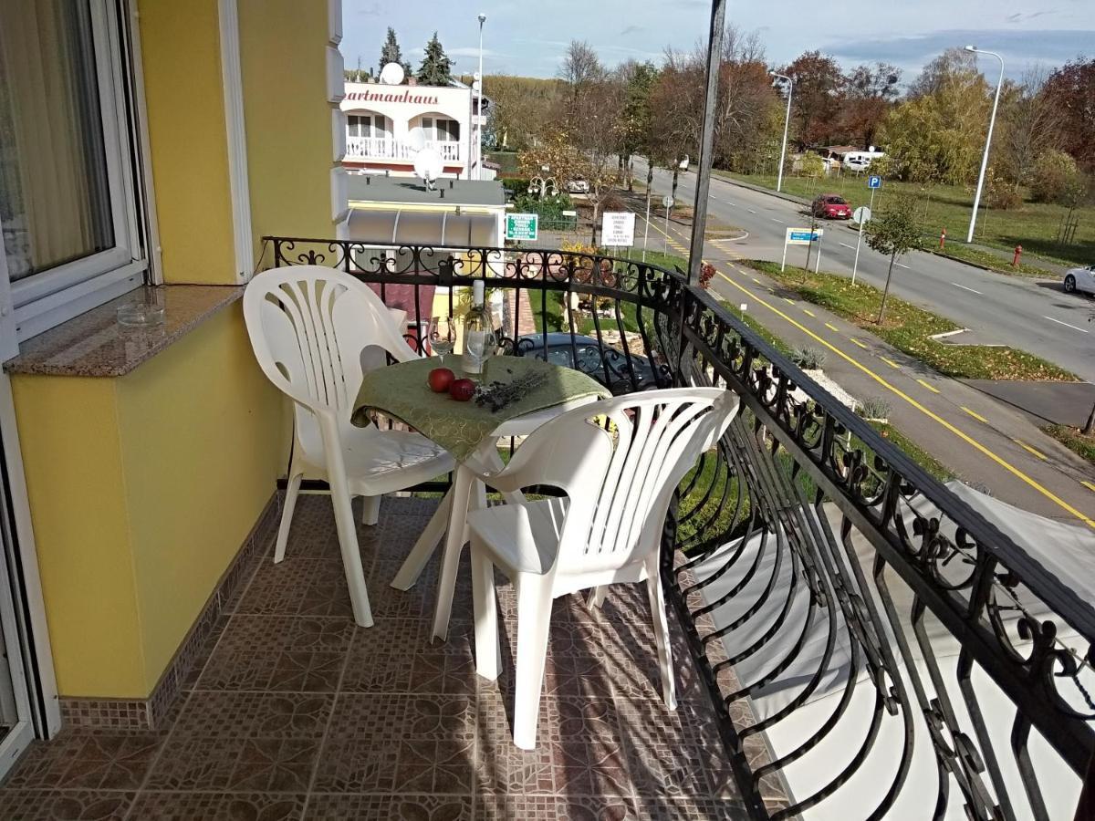 Yellow Apartmanhaz Buk Bagian luar foto