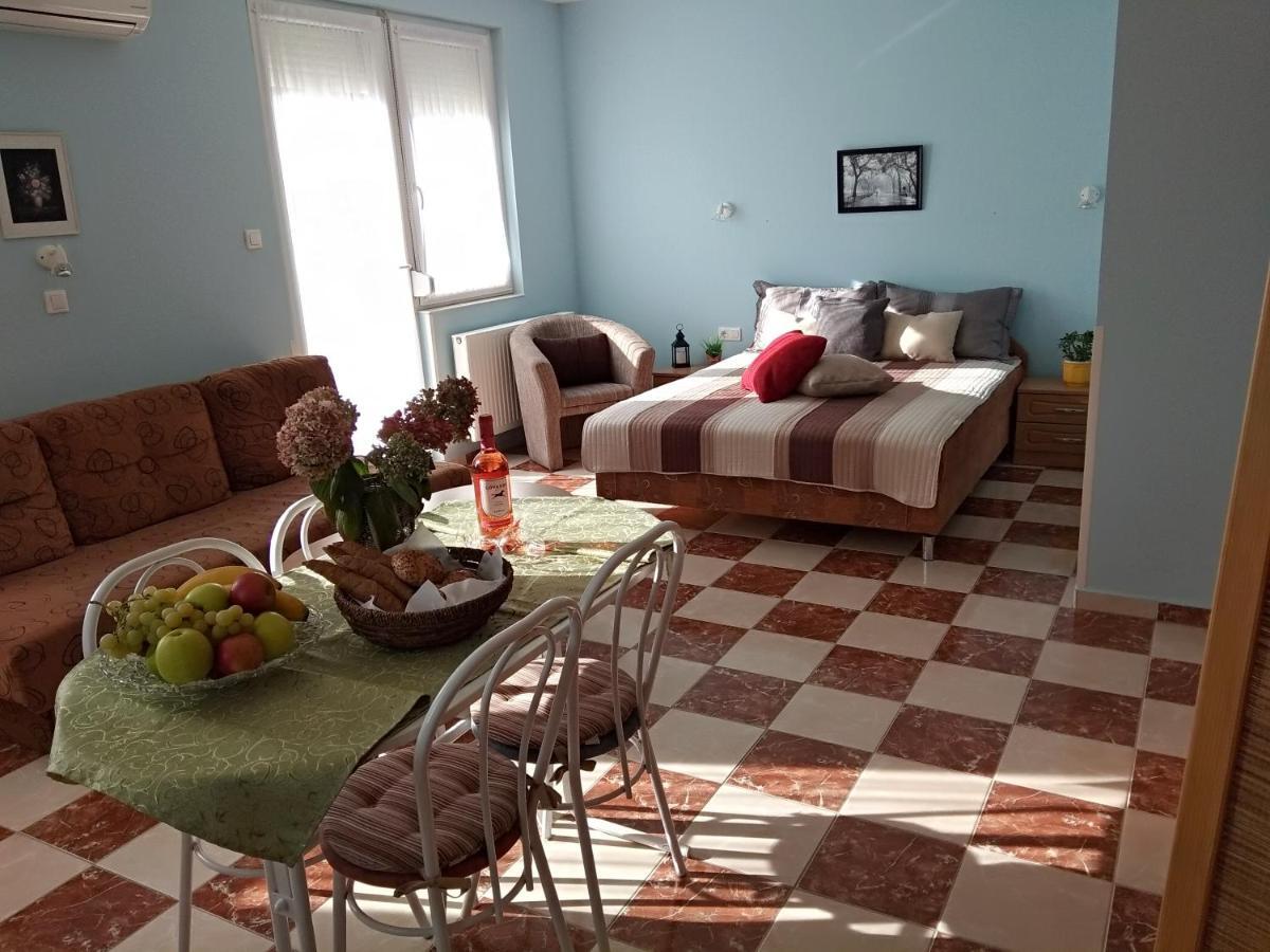 Yellow Apartmanhaz Buk Bagian luar foto