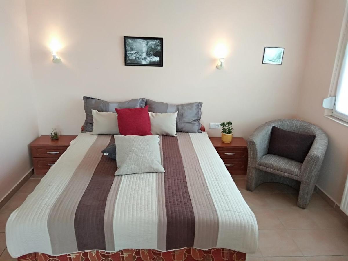 Yellow Apartmanhaz Buk Bagian luar foto