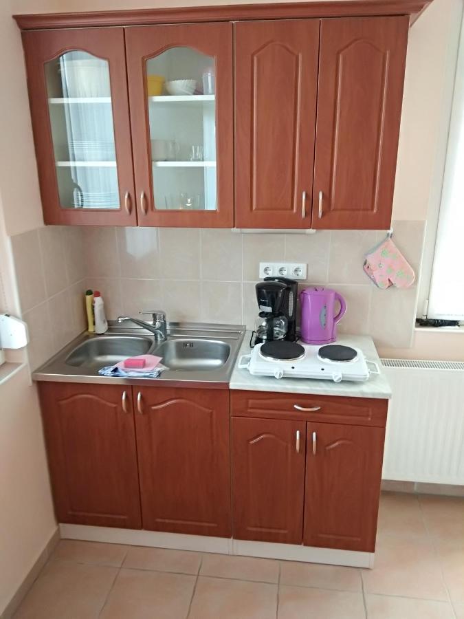 Yellow Apartmanhaz Buk Bagian luar foto